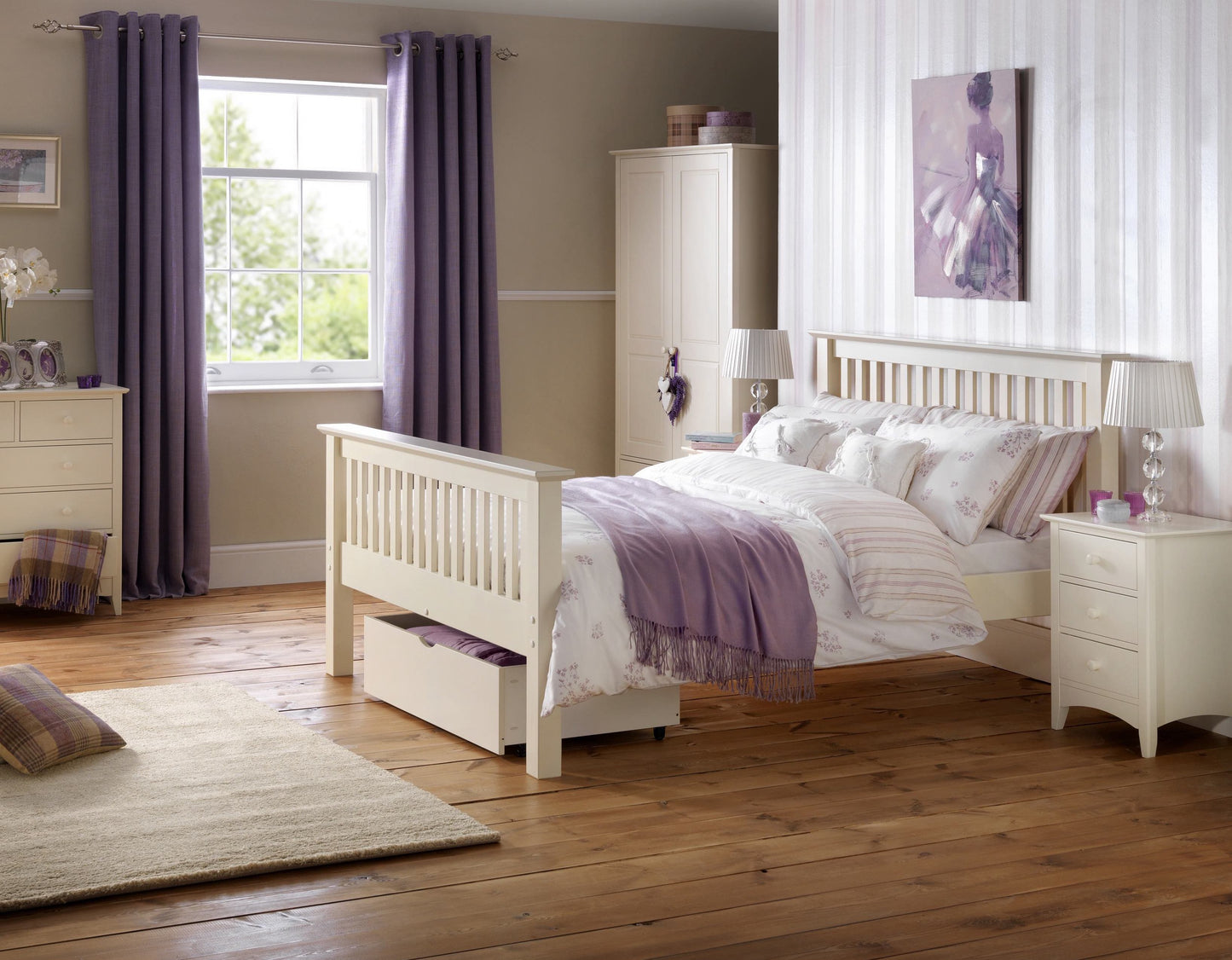 Shaker-style single or small double bed in lacquered Stone White